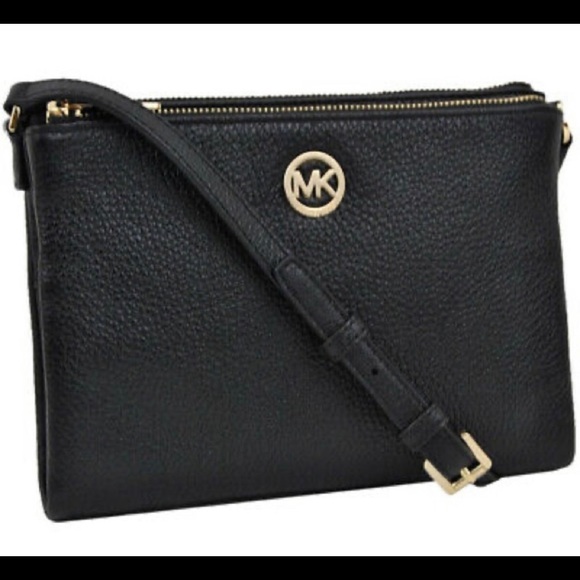 Michael Kors Handbags - Michael Kors black crossbody purse